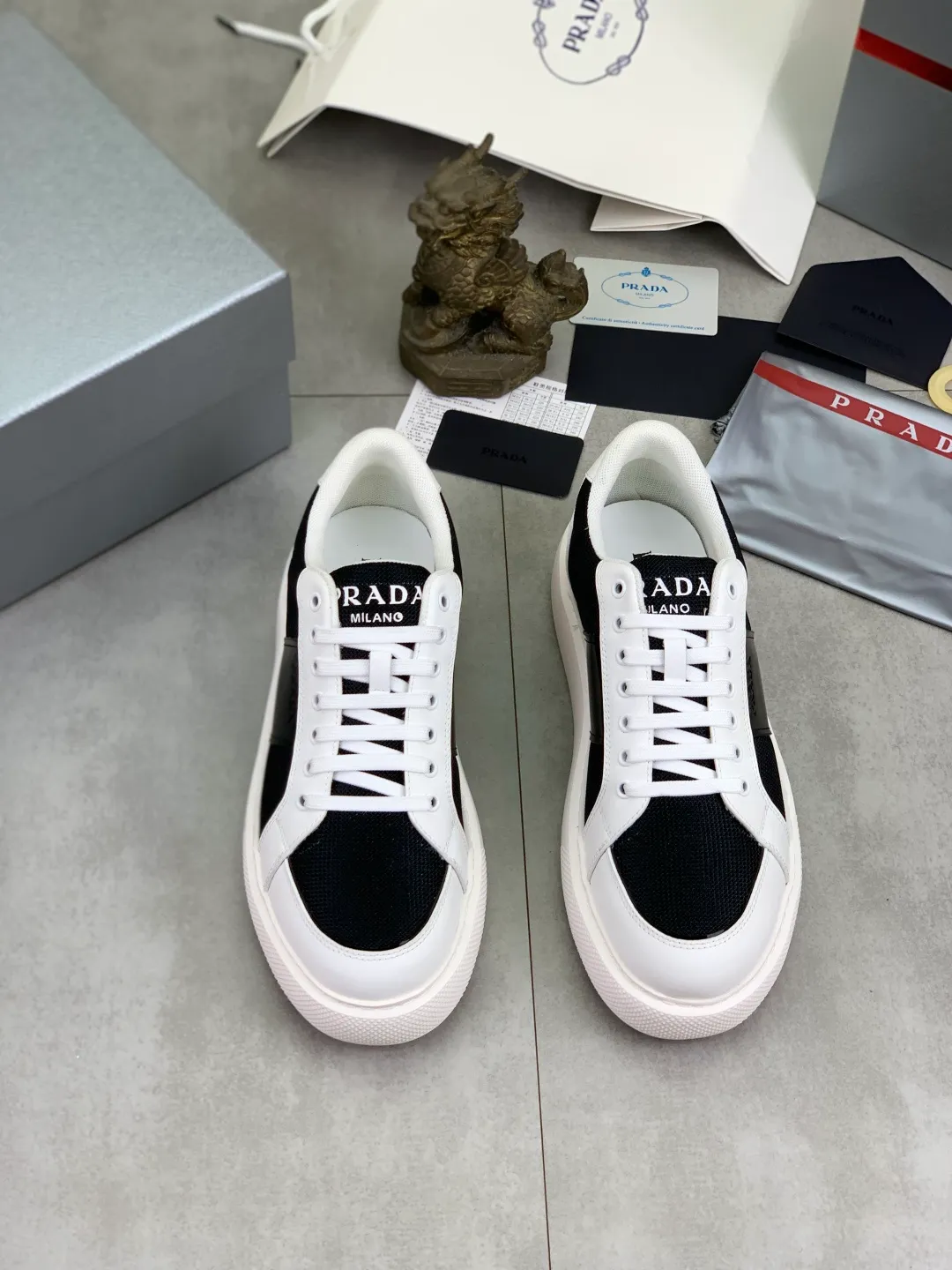 Men's men's shoes 💰P542💰 [New style] popular models are on the official website, 🆘 The trendy brand (Prada) mainly promotes popular models, avant-garde and versatile fashionable men's shoes private version mold opening, cowhide surface splicing 1:1.. Fashionable and simple, original imported cowhide lining cowhide feet; the atmosphere and personality are more fashionable, eye-catching and pursuing class. It will subvert the old idea and be a must-have for fashionistas with you! Must keep it! Tall and comfortable, large and low, high-end quality workmanship. Size: 38-44 4️⃣colors available.